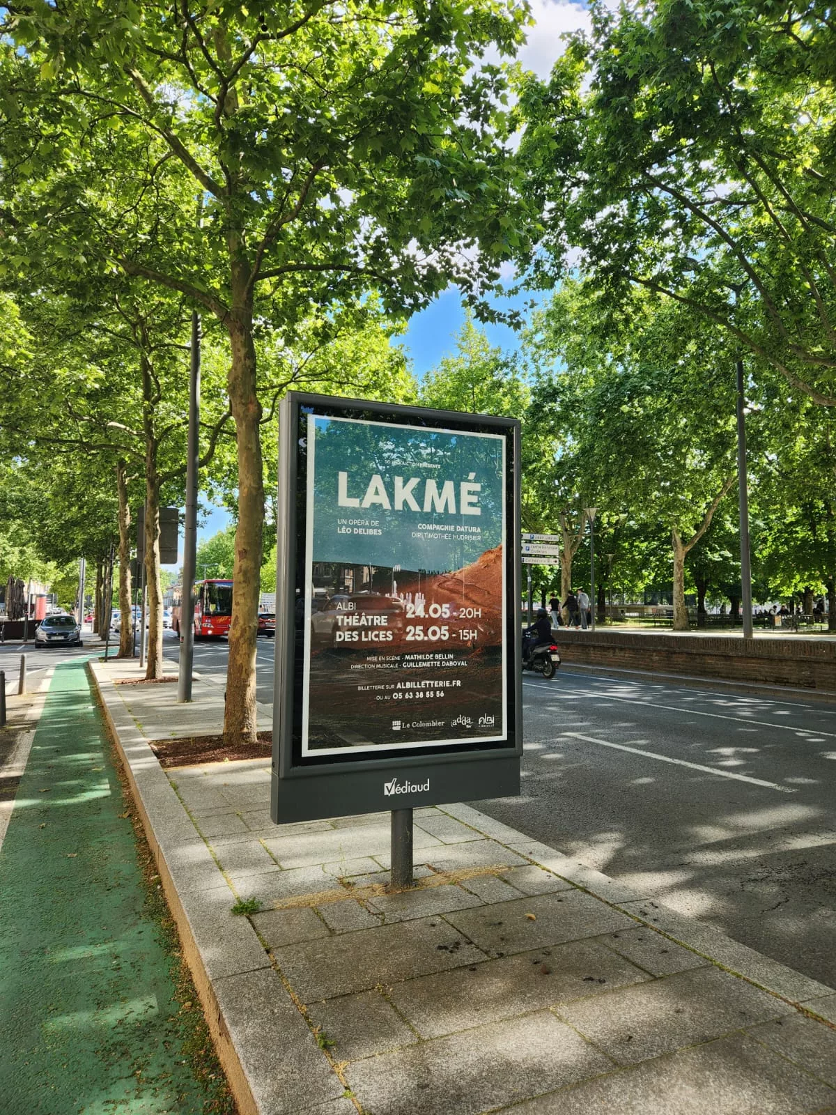 affiche-lakmé-albi graphisme et mise en page d'une plaquette commerciale pour un complexe immobilier à toulouse