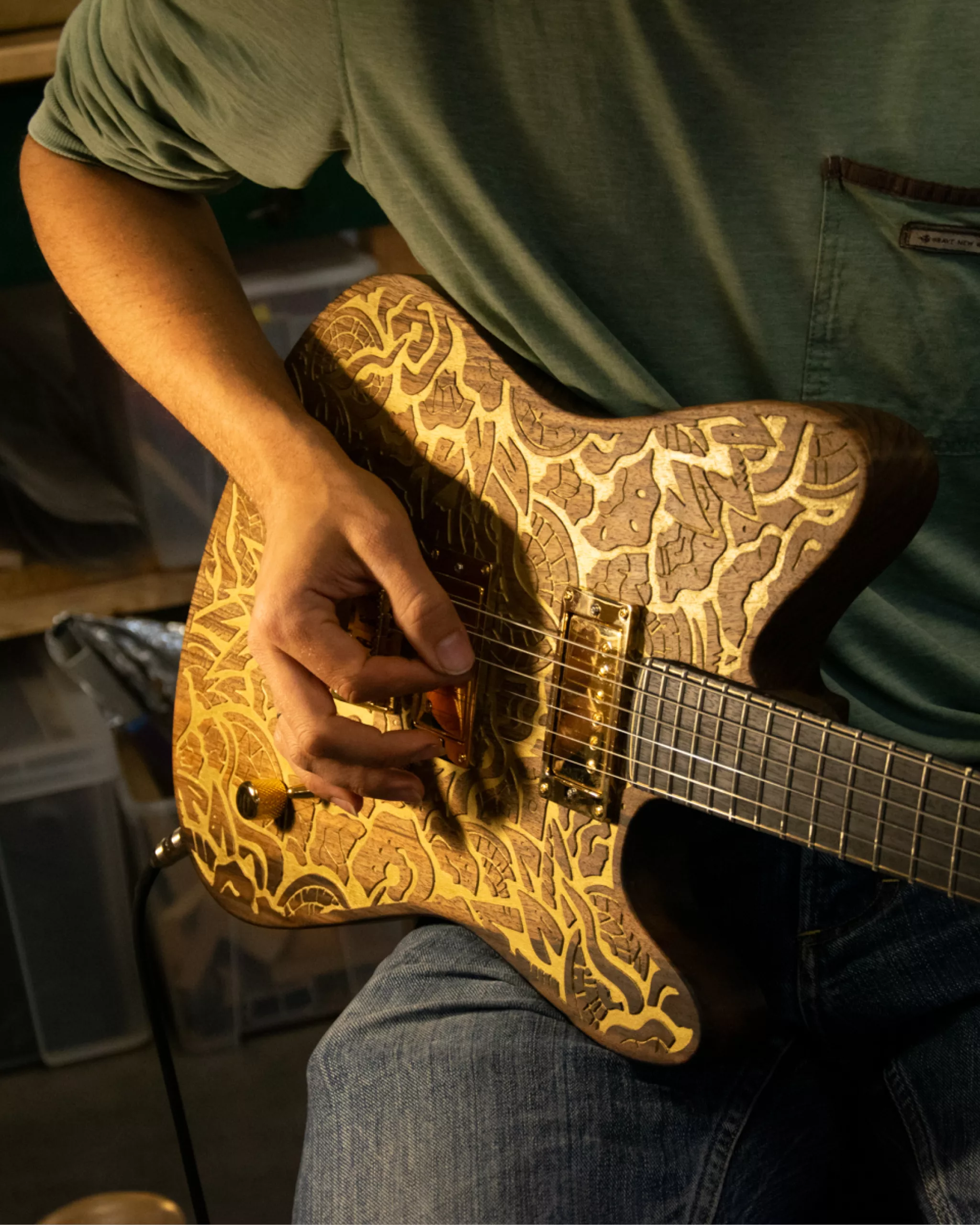 guitare-or vernissage et exposition de Jane Elwis à Castres