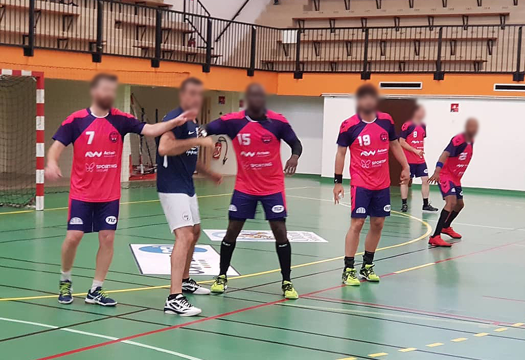 création des maillots et du logo d'une équipe de handball à toulouse